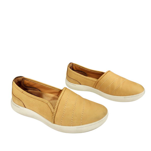 Clarks Loafers sz 7.5 Women Nalle Violet Camel Leather Tan Beige Slip On Comfort - Picture 1 of 11